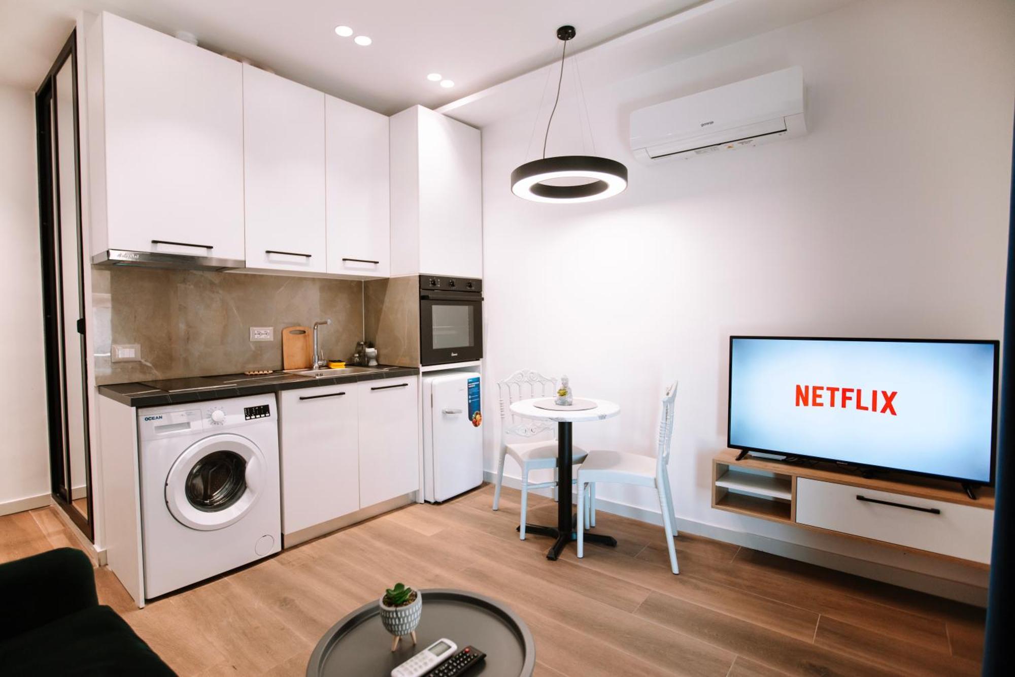 Barrikada Str Modern Apartments - The Nest Tirana Buitenkant foto