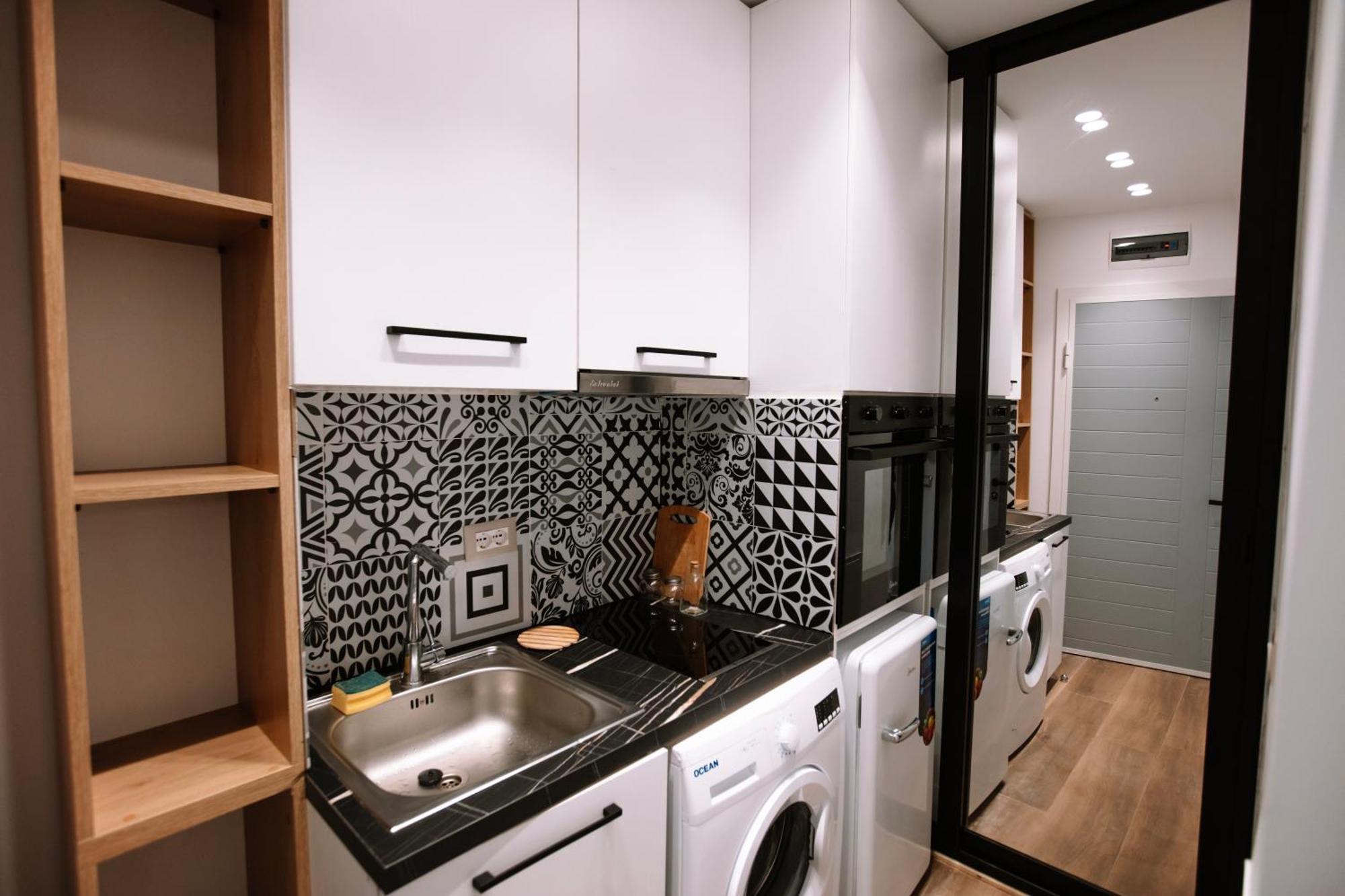 Barrikada Str Modern Apartments - The Nest Tirana Buitenkant foto