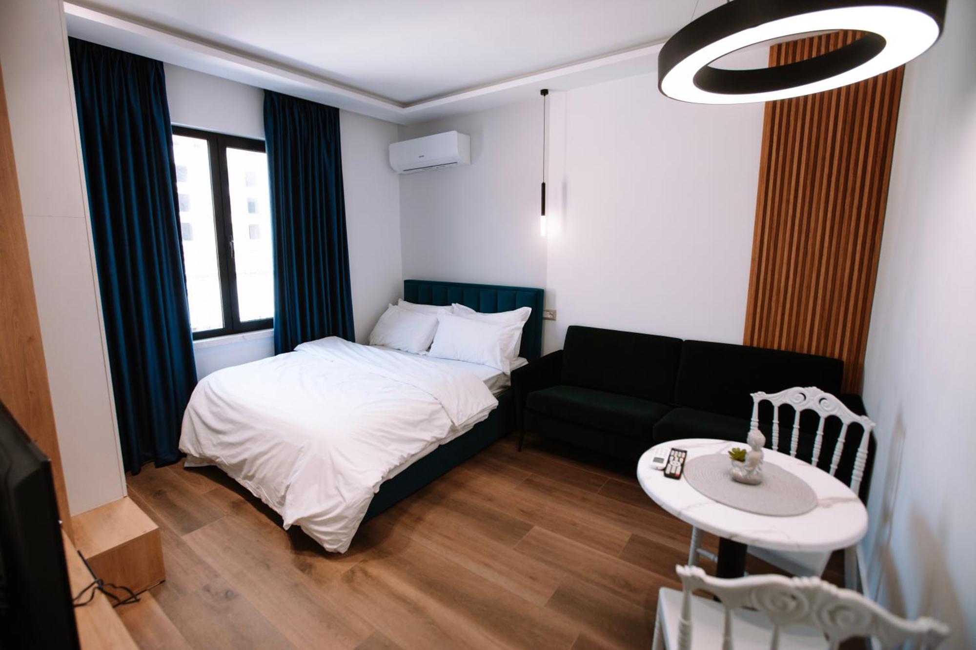 Barrikada Str Modern Apartments - The Nest Tirana Buitenkant foto