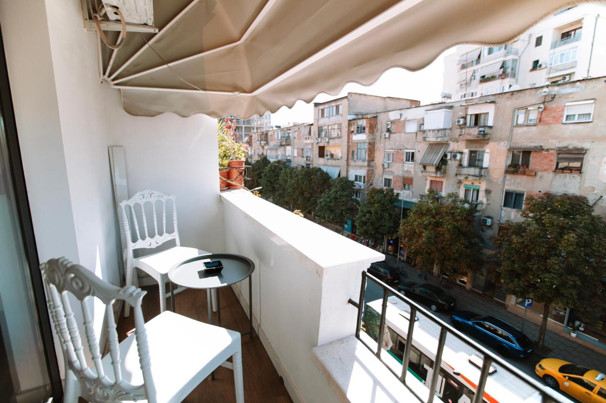 Barrikada Str Modern Apartments - The Nest Tirana Buitenkant foto