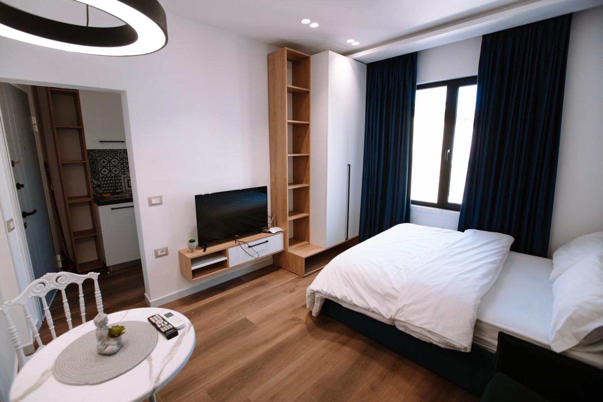 Barrikada Str Modern Apartments - The Nest Tirana Buitenkant foto