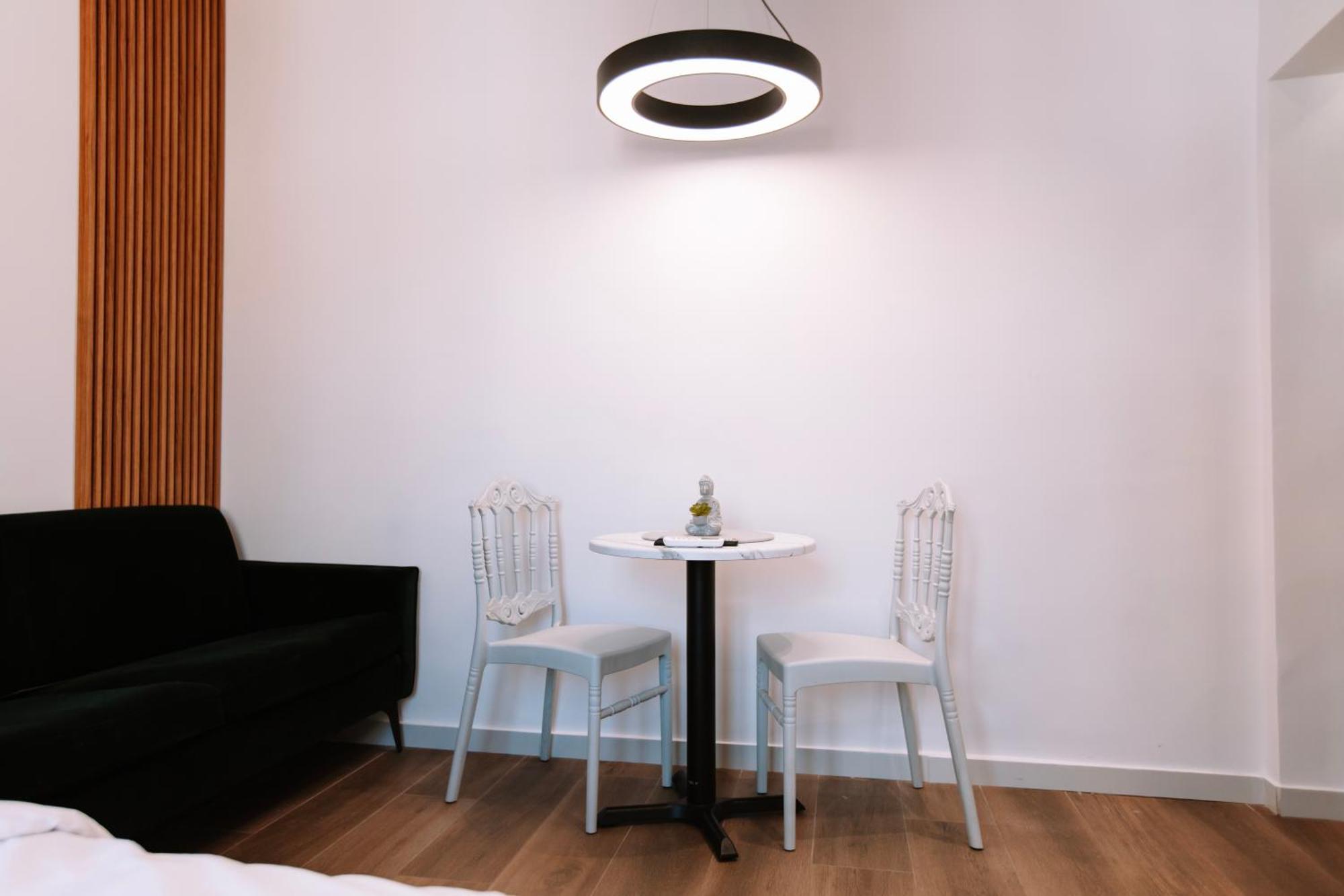 Barrikada Str Modern Apartments - The Nest Tirana Buitenkant foto